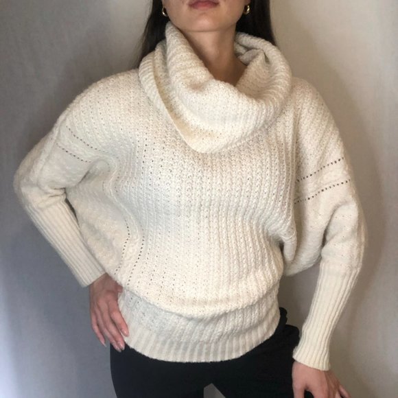 White Warm Knitted Oversized Sweater Turtleneck - Picture 2 of 11